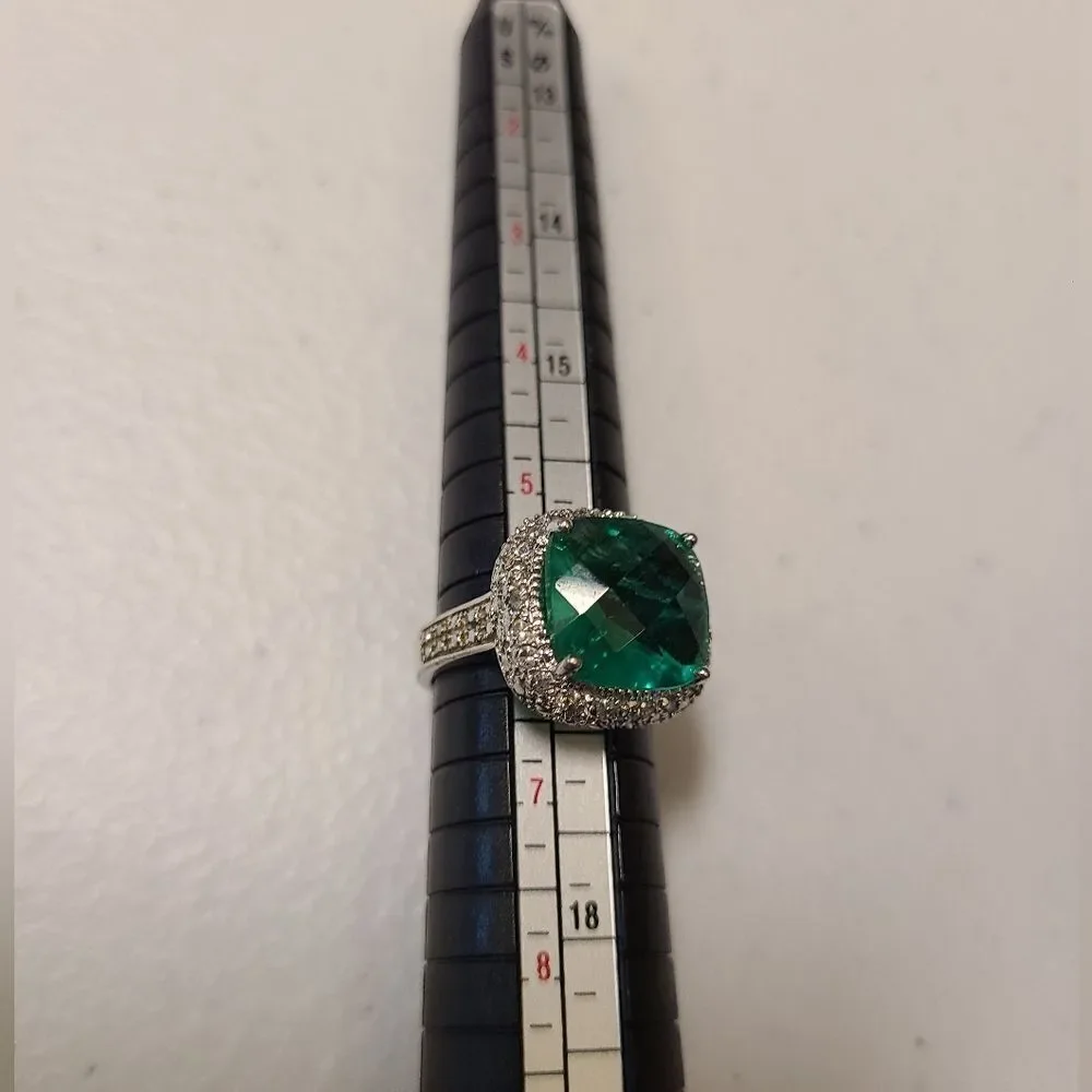 Vintage Ring‎ Large Multifaceted Green Stone Silver Setting sz 6
